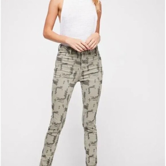 Free People Jeans 31 Gray Digital Camo Skinny High Rise Edgy Grunge Streetwear - Picture 12 of 13